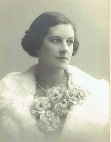 Mum as young lady2.jpg
